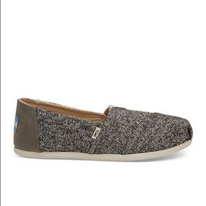 TOMS slip on shoes. size 8 in Women’s.